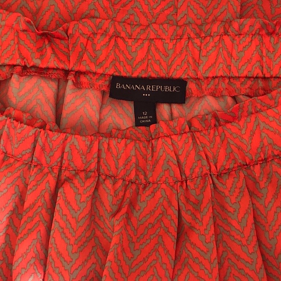Silky Coral and Tan Skirt by Banana Republic - Picture 4 of 4